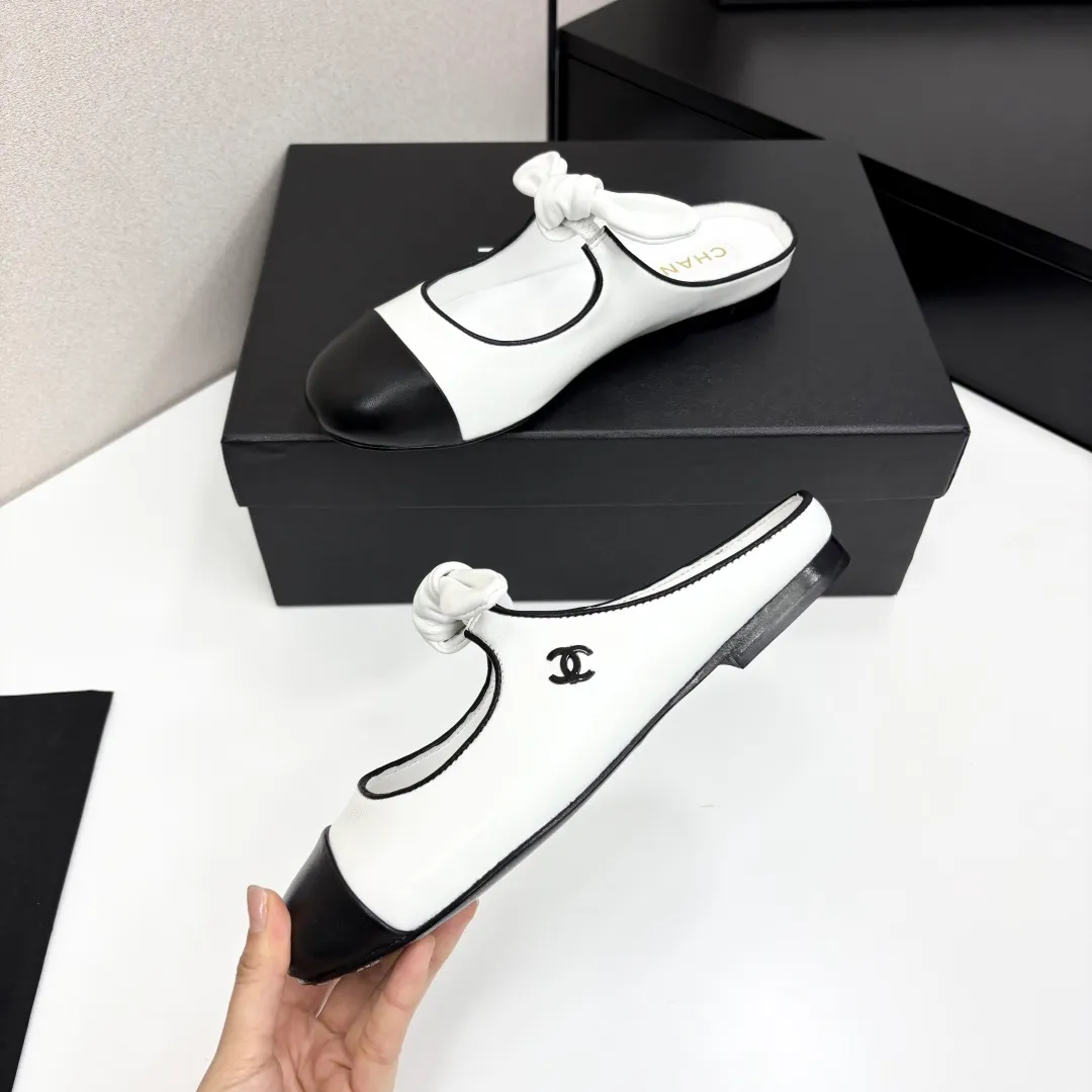 👟👟Ex-factory price 480👟👟 Chanel 25C Early Spring Mary Jane Shoes Series This season’s shoes are all great! The pure black Mary Jane is very comfortable on the feet and the upper leather is also very soft, so you don’t have to worry about rubbing your feet. The bunny ears are also very cute, and the black and white color matching and black fabric cover are very nice. Upper cowhide, inner sheepskin, genuine leather outsole Size: 35-39 40/41 Customized, non-refundable and non-exchangeable